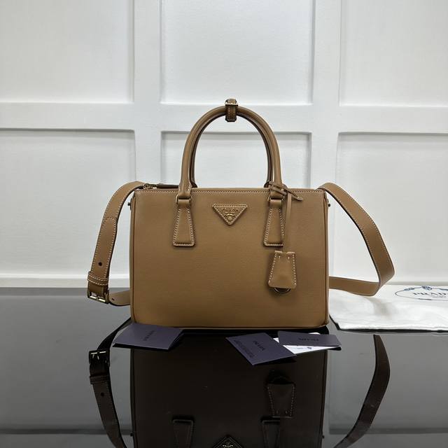Prada new counter quality, top-grade original leather, original hardware, killer