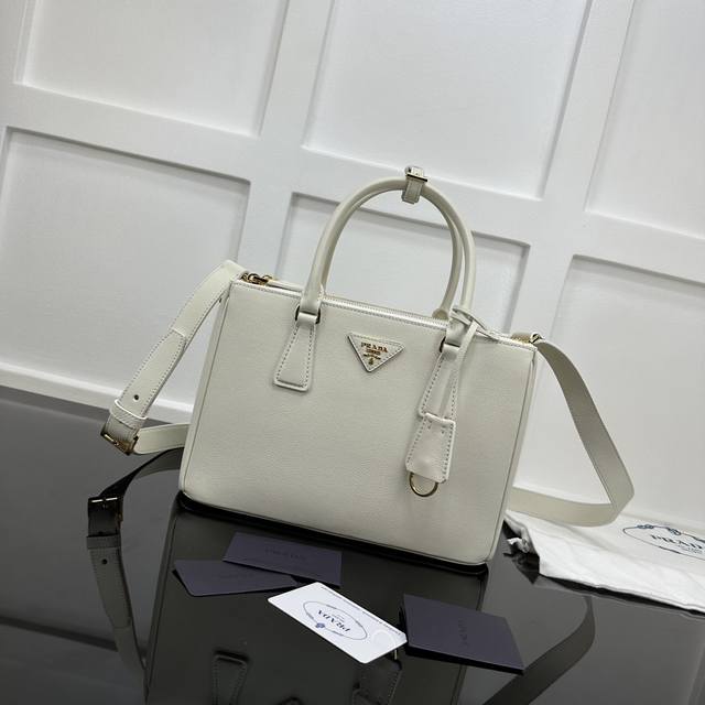 Prada new counter quality, top-grade original leather, original hardware, killer