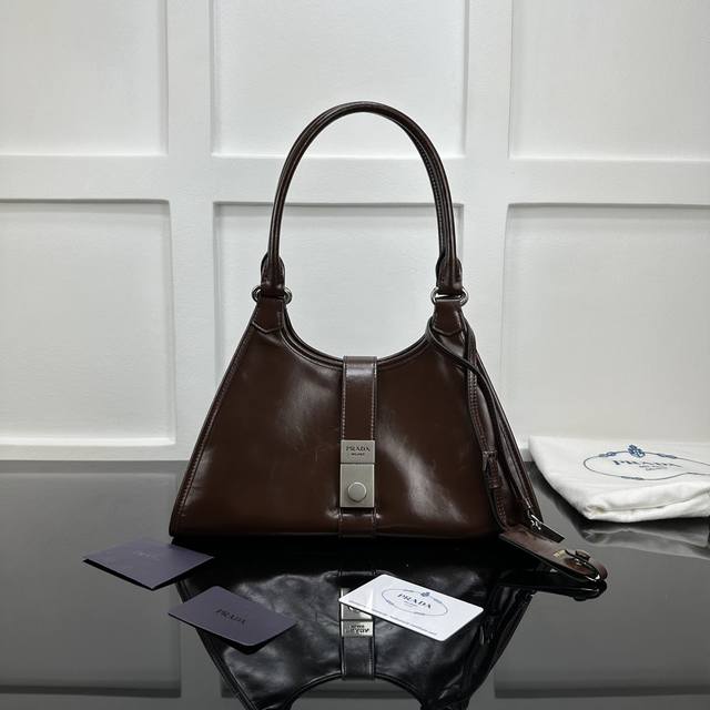 Prada new counter quality, top-grade original leather, original hardware, real s