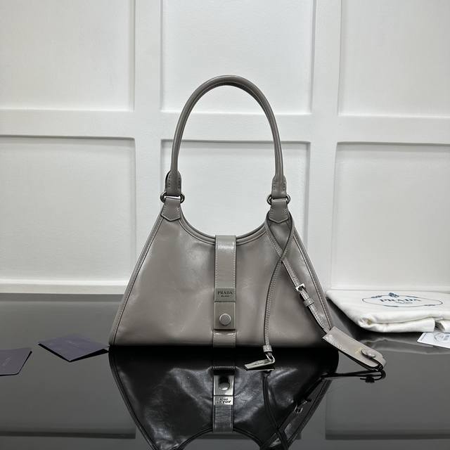 Prada new counter quality, top-grade original leather, original hardware, real s