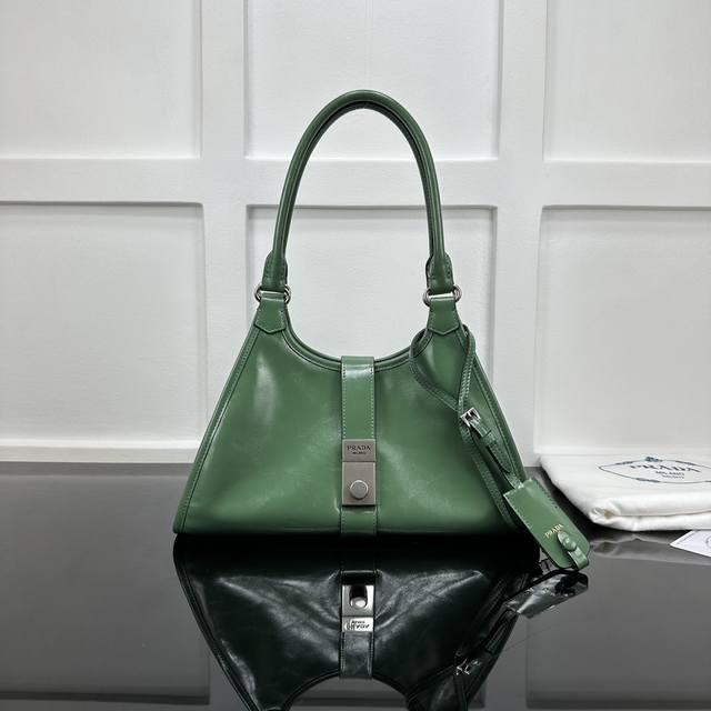 Prada new counter quality, top-grade original leather, original hardware, real s