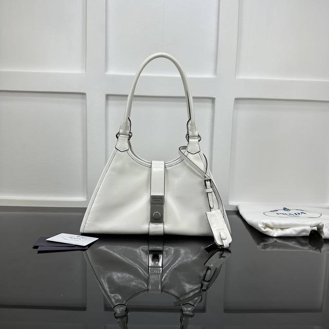 Prada new counter quality, top-grade original leather, original hardware, real s