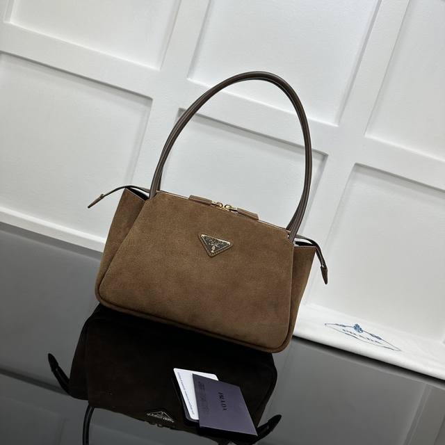 Prada new counter quality, top-grade original leather, original hardware, real s
