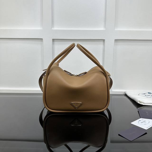 Prada new counter quality, top-grade original leather, original hardware, real s
