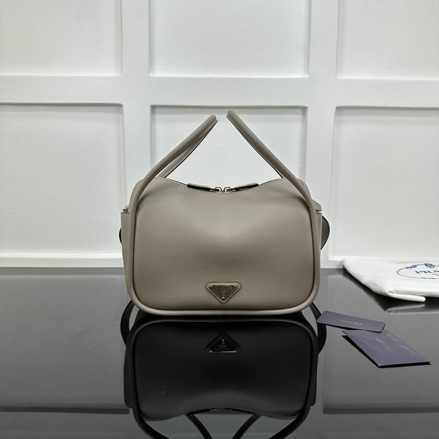 Prada new counter quality, top-grade original leather, original hardware, real s
