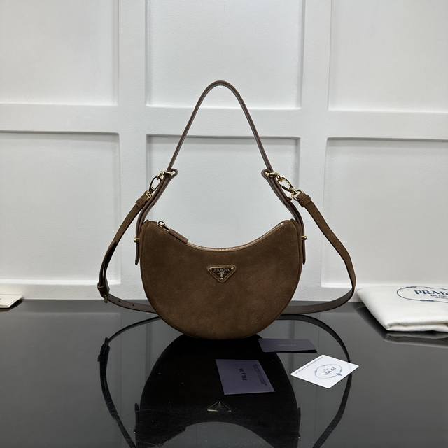 Prada new counter quality, top-grade original leather, original hardware, real s
