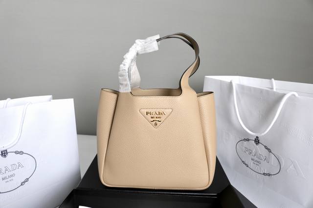 Gold Hardware Introduction: The latest 2025 basket tote bag, large size. This le