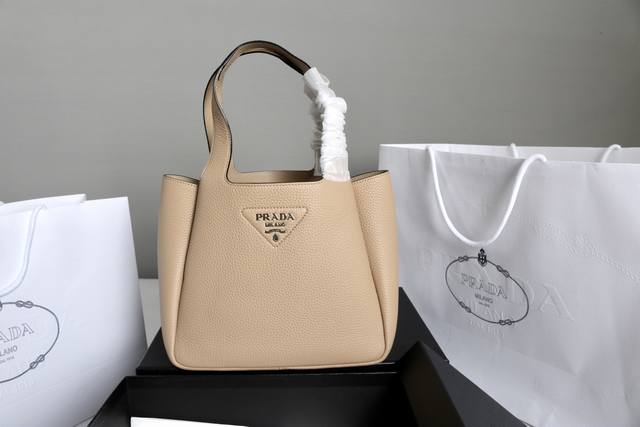 White Steel Hardware Introduction: The latest 2025 basket tote bag, large size.