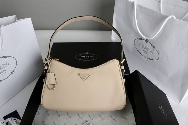 Original calfskin Introduction: This leather Hobo underarm bag has a simple des