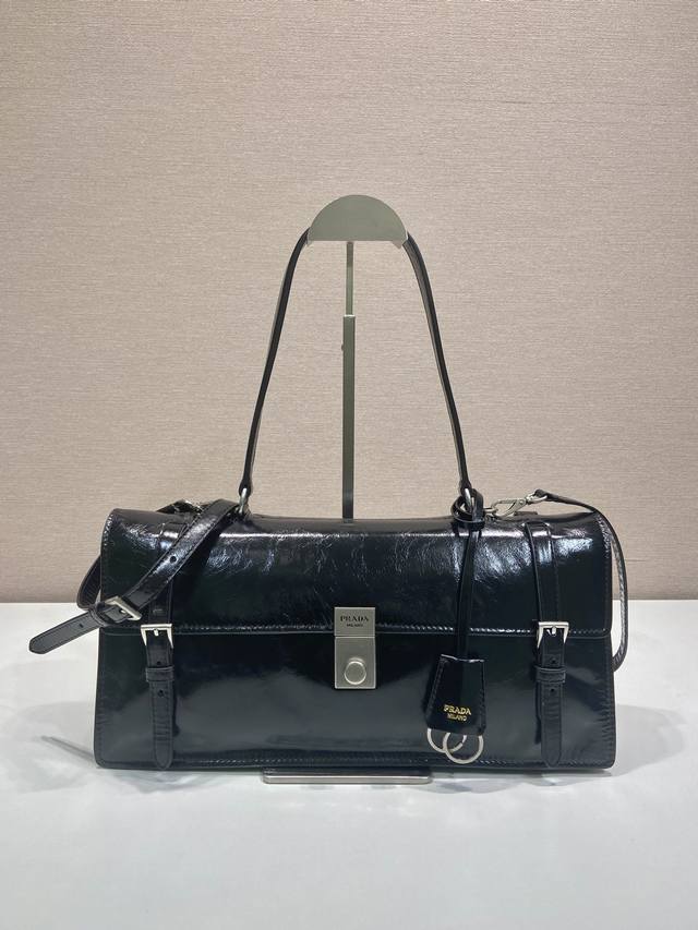 New Pen Holder Bag 1Bn024 Large This leather handbag is inspired by the formal