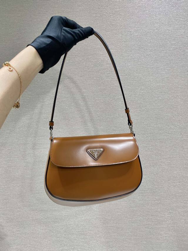New style underarm bag, new color, second-hand underarm bag This year's popular