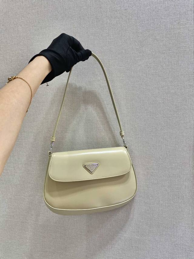 New style underarm bag New style second-hand underarm bag The popular second-ha