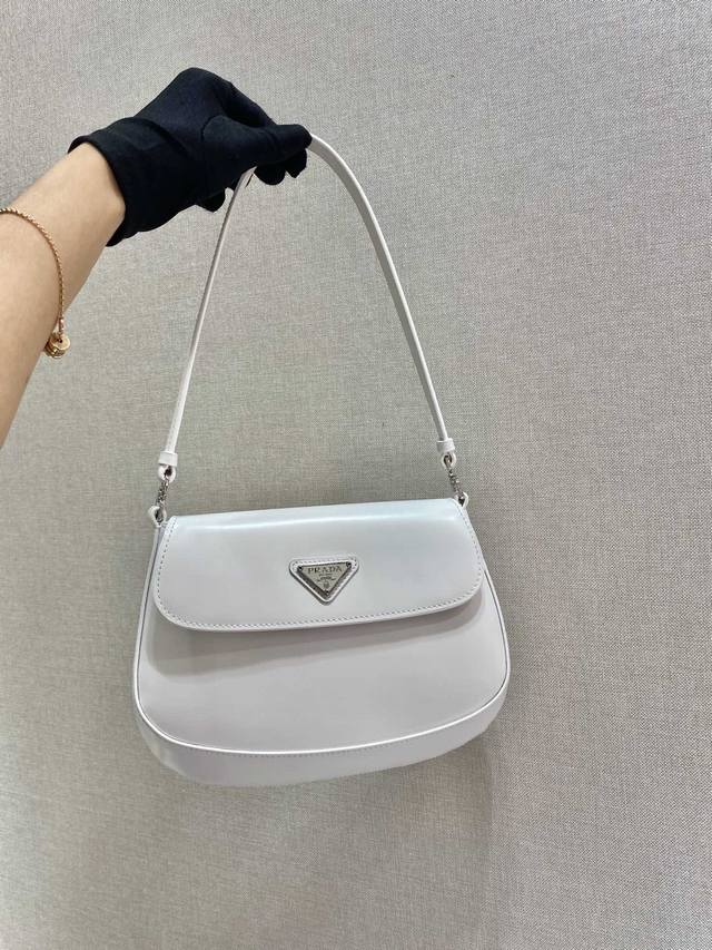 New style underarm bag New style second-hand underarm bag The popular second-ha