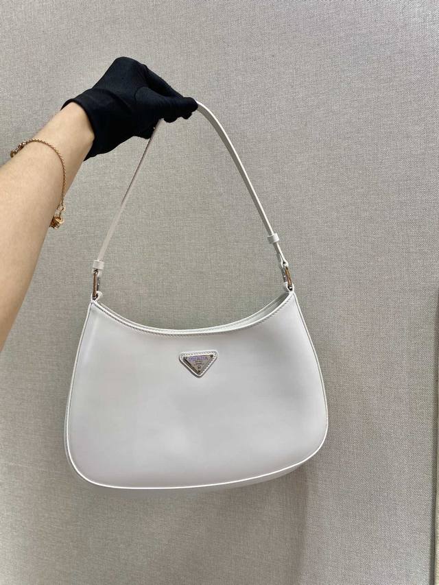 New style underarm bag New style second-hand underarm bag The second-hand under