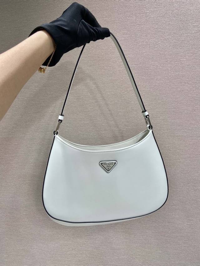 New style underarm bag New style second-hand underarm bag New color The second-