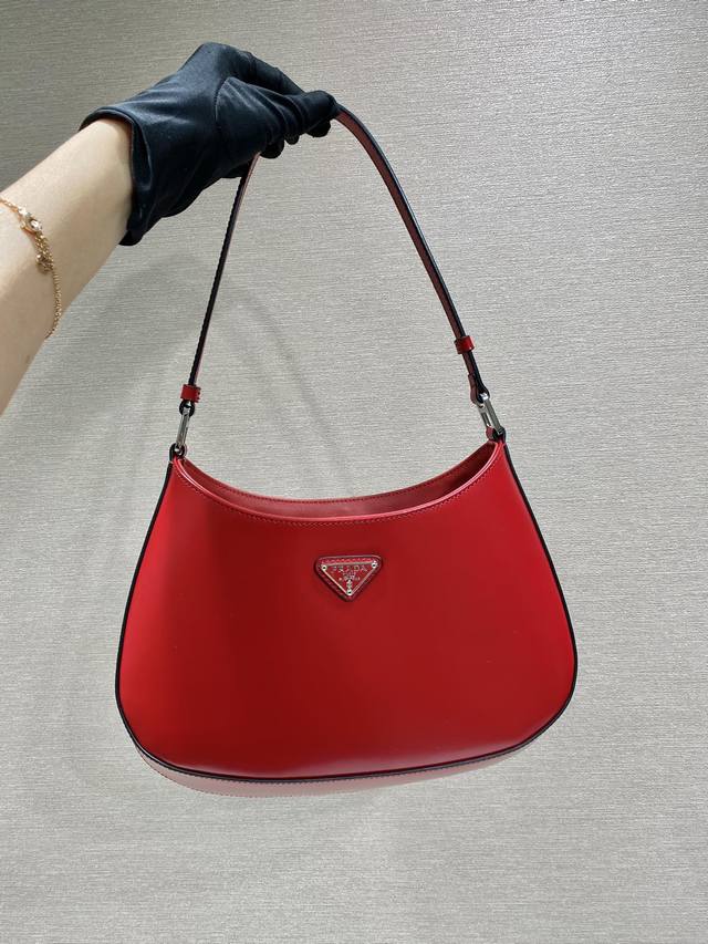 New style underarm bag, new color of the year, second-hand underarm bag, dreamy