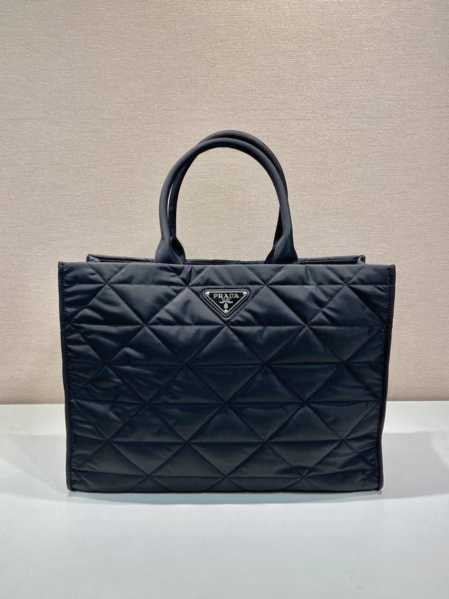 New Diamond Tote Bag 2Vg096 This tote bag is made of imported nylon fabric and