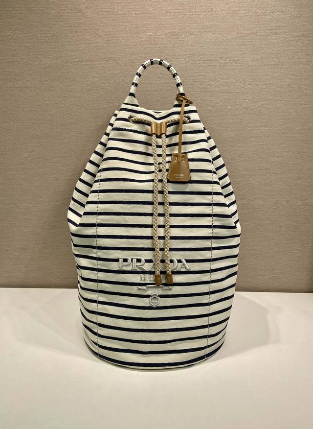 New travel bag 2Vy011 New color This drawstring travel bag interprets the light