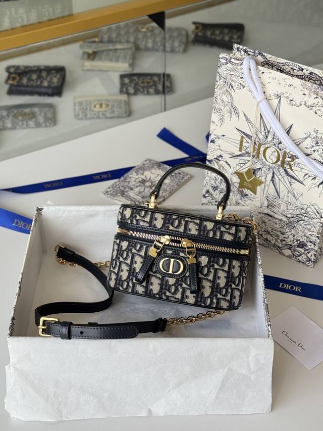 Dior-30 Montaigne Mini Vanity Series, the shape of the makeup box is so cute, sm