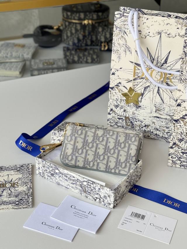 2630 Spring and Summer Coin Purse Key Bag Spring and Summer Brand: Dior Size: 14