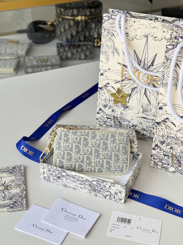 2630 Spring and Summer Coin Purse Key Bag Spring and Summer Brand: Dior Size: 14