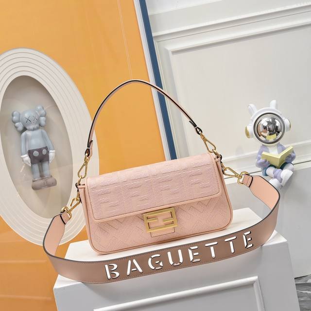 Model 0053 Fendi popular classic Baguette, the raw material is made of canvas w