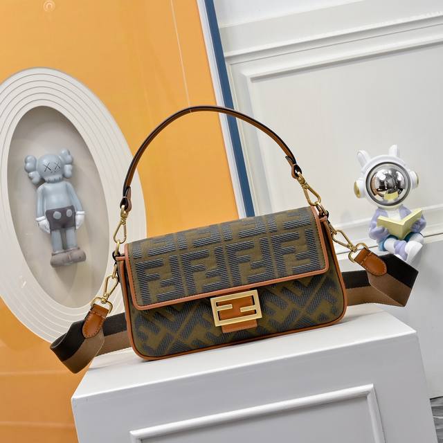 Model 0053 Fendi popular classic Baguette, the raw material is made of canvas w
