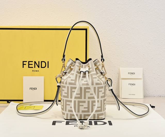 original Fendi Mini Bucket Small and exquisite, but with such a large capacity