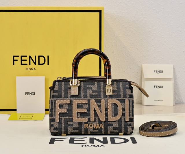 Original Fendi By The Way Boston Tote Bag Made of Italian leather, simple hot s