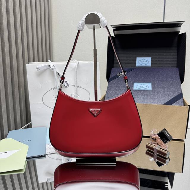 The latest model of women's underarm bag 1Bc499 from the top original P store h