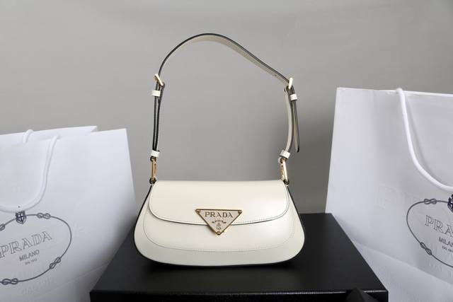 Running volume price Introduction: New double shoulder strap This double shoulde