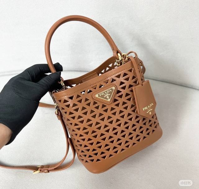 Running volume and price Introduction: The popular "elf" Saffiano in cowhide wit