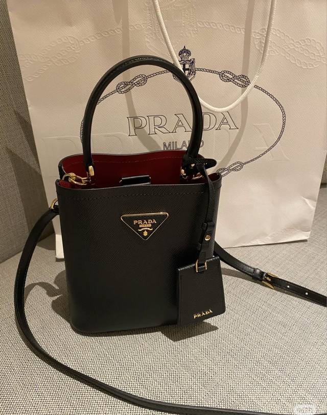 Running volume price Introduction: The latest Mini bucket bag of 2025, this leat