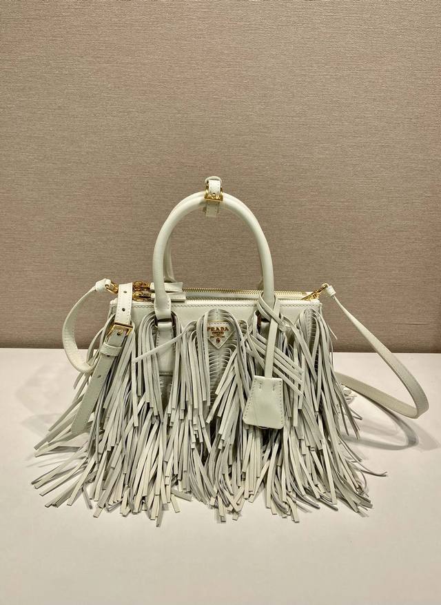 Super Edition New Tassel Bag 1Ba896 Calfskin This Galleria handbag is elegant an
