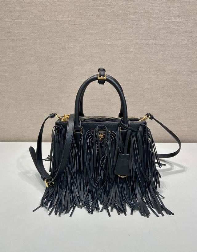 Special Edition New Tassel Bag 1Ba896 Calfskin This Galleria handbag is elegant