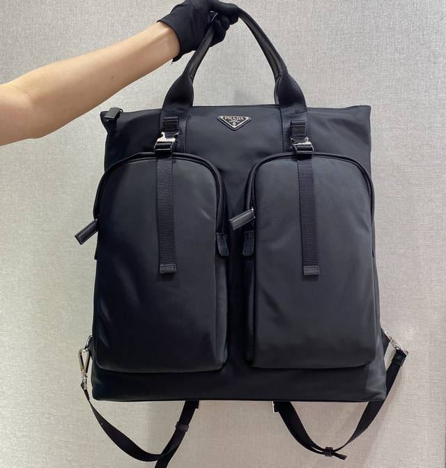 Premium Edition Backpack Shopping Bag 2Vg053, this fabric tote bag has two fron
