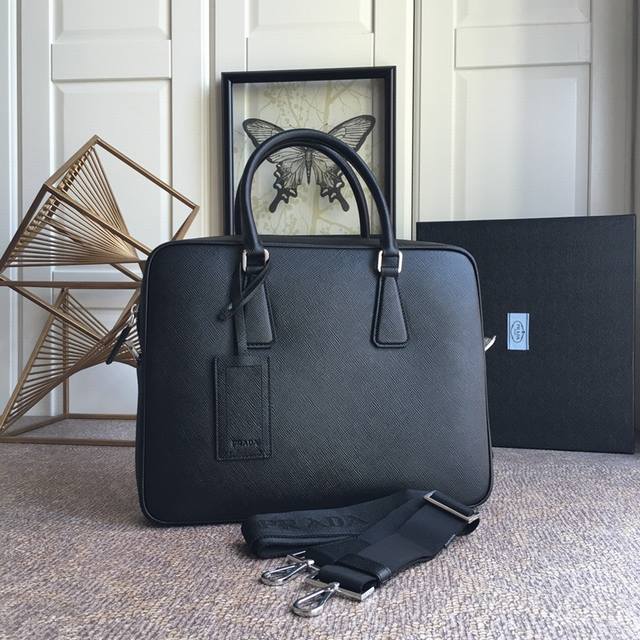 Special version P men's bag has a new model, Vs0363B black, the latest men's ne