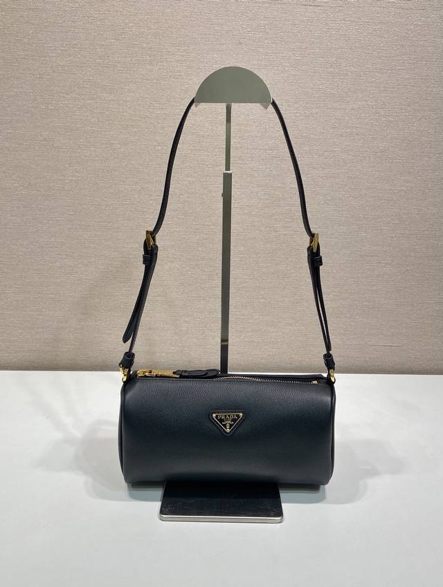 With full packaging New underarm bag 1Bc239 This calfskin clutch combines classi