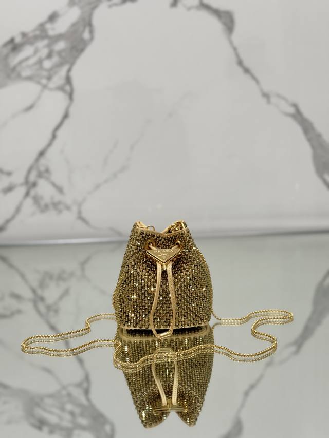 Crystal Mini Bucket This Mini Bucket is made of imported imitation crystal and