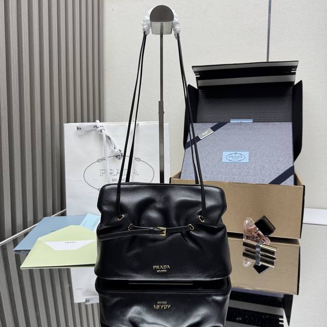 Top original new product cloud bag 1Bg586 This one-shoulder cloud bag is made o