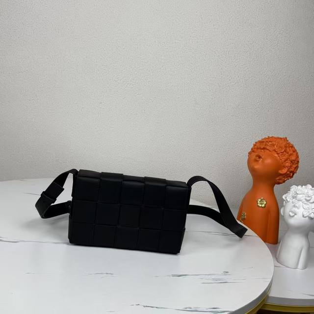 Bv Crossbody Bag Bottega Veneta..Using original cowhide Italian waxed cowhide...