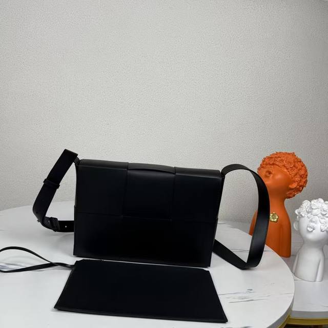 Bv Crossbody Bag Bottega Veneta..Using original cowhide Italian waxed cowhide...