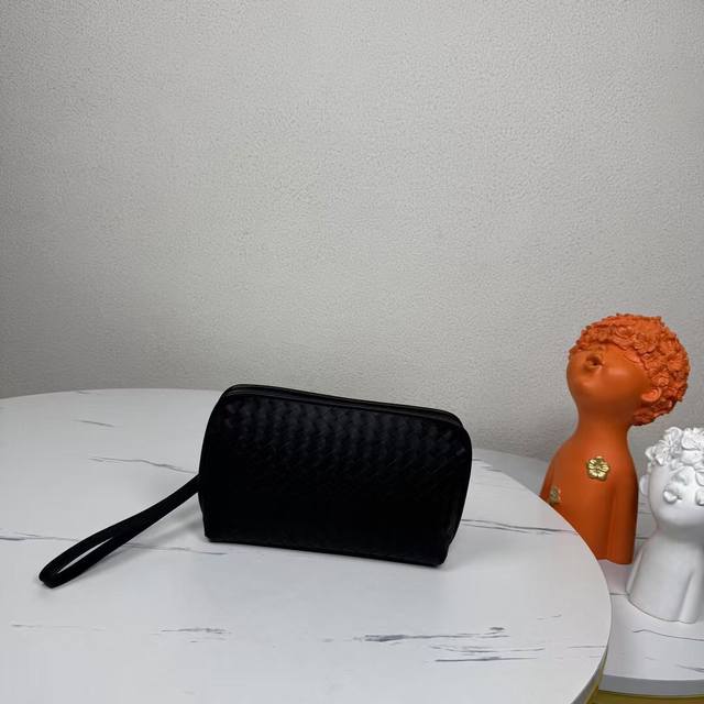 Bv top waxed cowhide, unique design style is perfect! Make fashion endless. The
