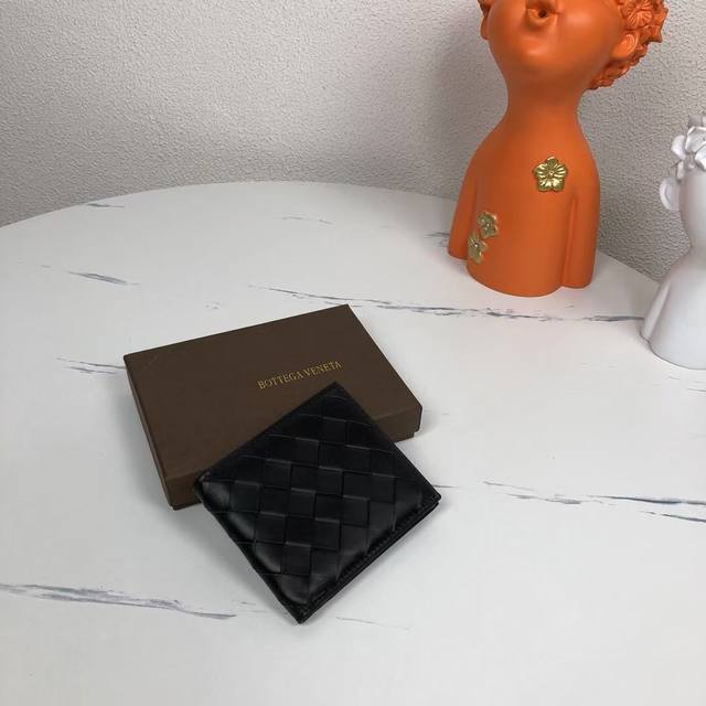 Bv Braided wallet short version is made of top imported waxed cowhide, pure hand