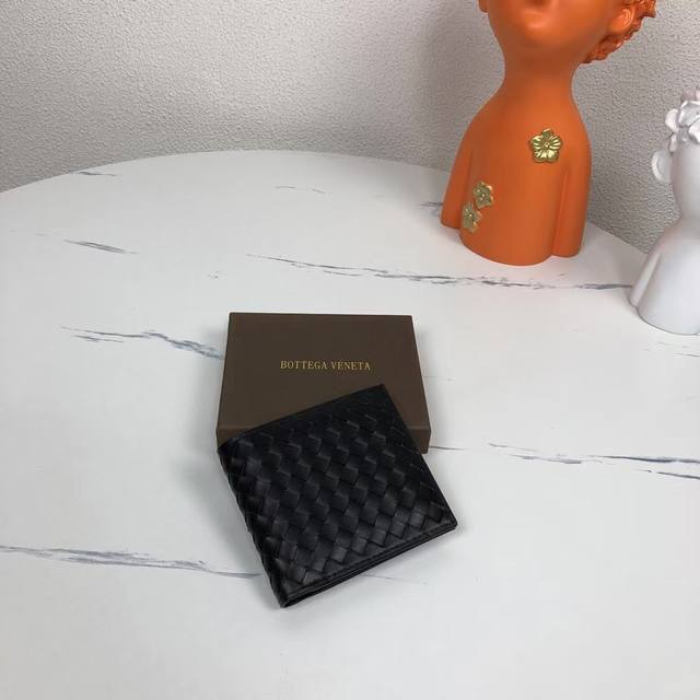 Bv Braided wallet short version is made of top imported waxed cowhide, pure hand