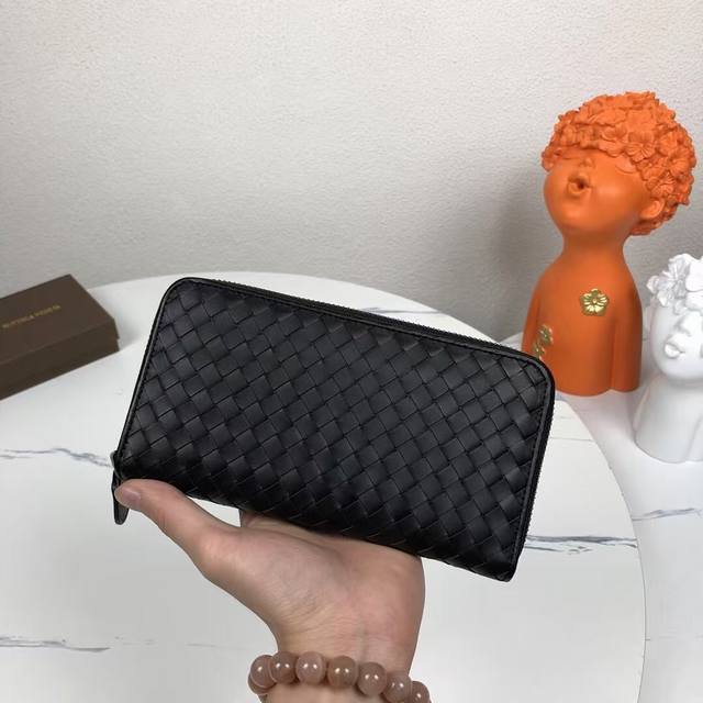 Bv Bottega Veneta uses imported waxed cowhide, pure hand-woven leather, which be