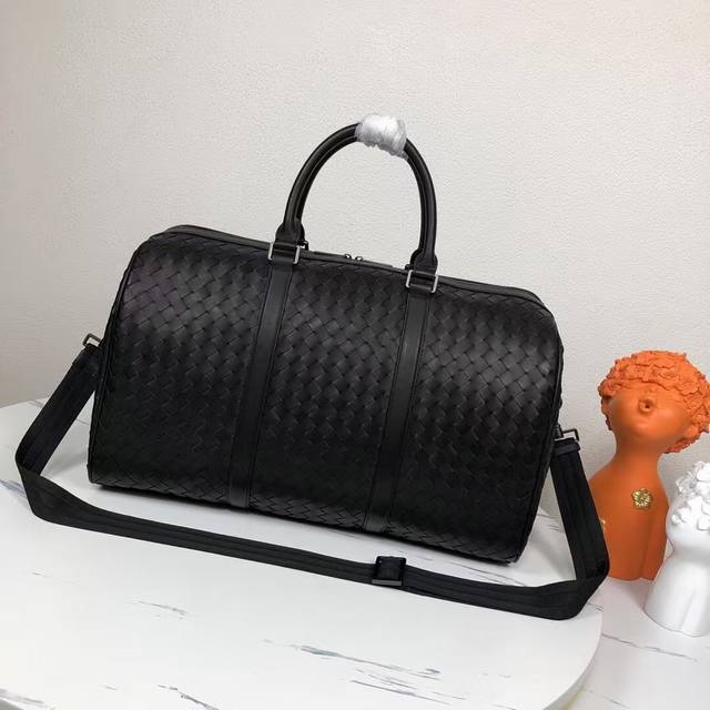 Bv's new woven handbag, shoulder-sling travel bag, the fully woven Bv has always