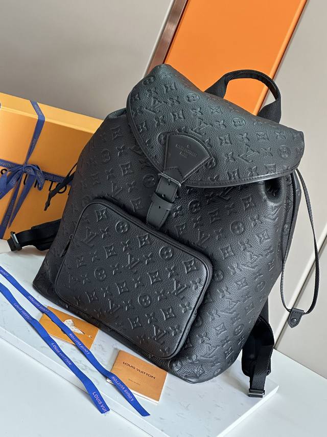 Top original development, all-steel hardware This Montsouris backpack is Monogr