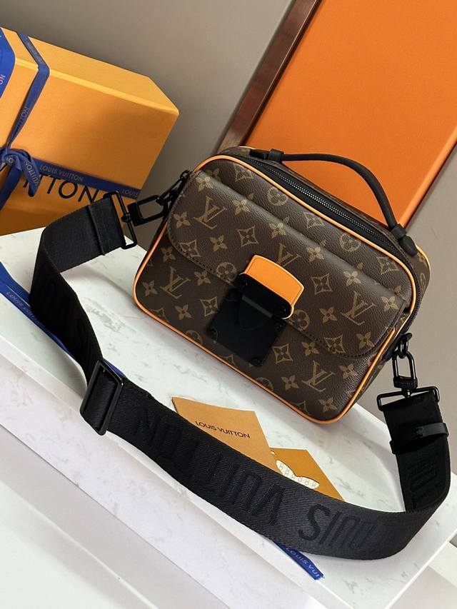 New M46688 Yellow leather with old flower Men's messenger bag series This S Loc