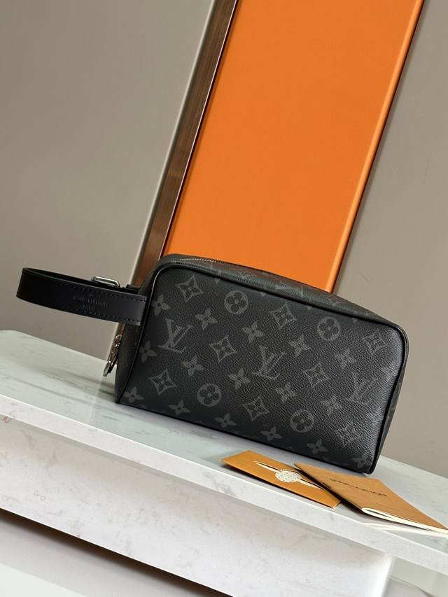 Top original M83113 Black flower! The Locker Dopp Kit combines modern fashion s